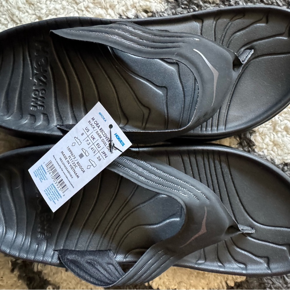 Hoka Men's Black Flip Flops size 8 black and Grey NWT